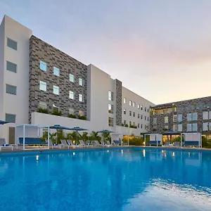 Cancún Aeropuerto Apartahotel